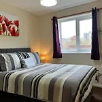 Crownford Guesthouse - Close To Hanley Centre And University