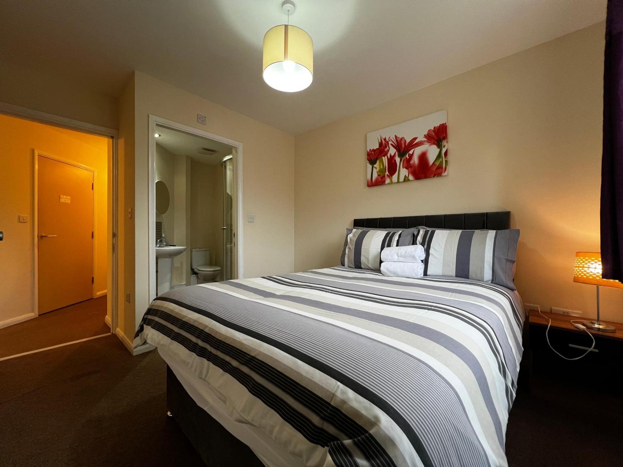 Guest house Crownford - Close To Hanley Centre And Stoke-on-Trent